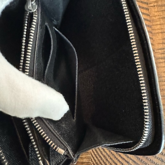 LOUIS VUITTON
Epi Demi Lune Pochette Black - Picture 11 of 17